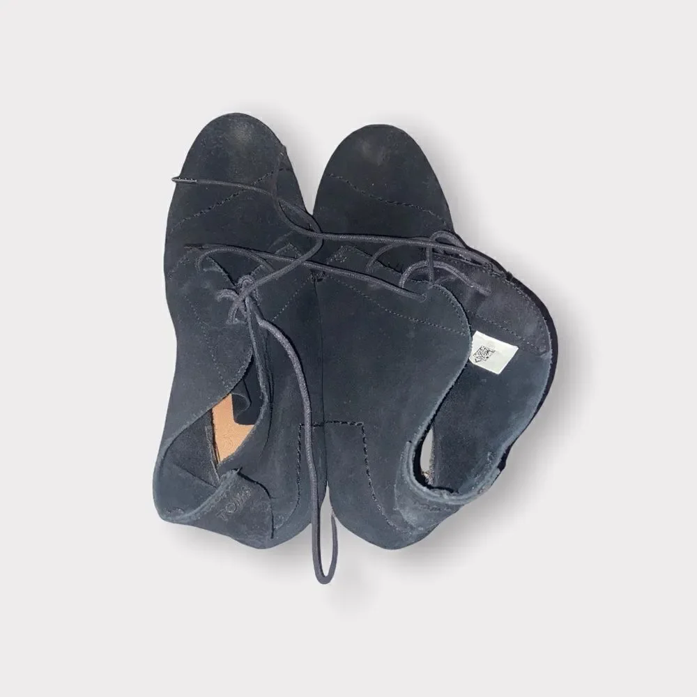 Toms lightly worn